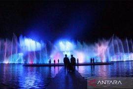 Taman Air Mancur "berjoged" Sri Baduga Purwakarta kembali dioperasikan lagi