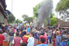 Seorang janda Malaysia di Bima diduga diperkosa, keluarga tak terima blokade jalan