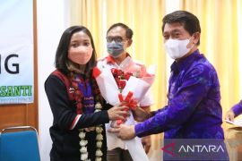 Karateka Coki terima penghargaan Bupati Klungkung karena raih Emas di SEA Games