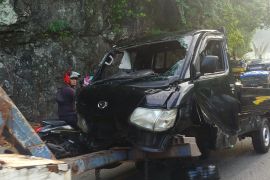 Mobil pikap terjun ke laut di kawasan Sungai Barameh usai alami kecelakan