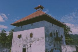 Benteng Amsterdam di Hila Malteng menarik wisatawan karena sejarahnya