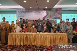 Pemprov Kalbar perkuat kapasitas penyuluh sawit dan karet berkelanjutan