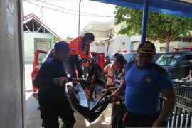Mobil terjun ke laut di Padang, tiga penumpang tewas