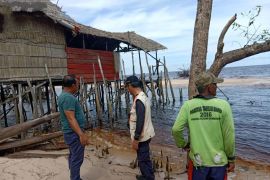 Enam rumah nelayan di Kotim hancur disapu banjir rob