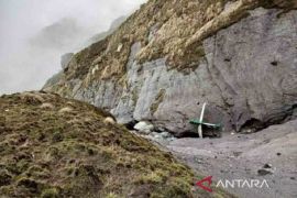 Pesawat Tara Air ditemukan di pegunungan Nepal Page 2 Small