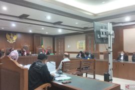 Diduga terlibat suap, dua mantan pemeriksa pajak dituntut 10 dan 8 tahun penjara