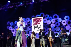 Yura Yunita ajak penonton rayakan ketidaksempurnaan lewat "Tutur Batin" di Java Jazz