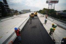 Aspal proyek konstruksi Fly Over Kopo Bandung disuplai Hutama Karya