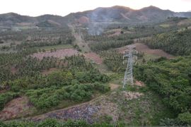 PLN UIP beri tegangan listrik pada gardu induk SUTT di Pohuwato