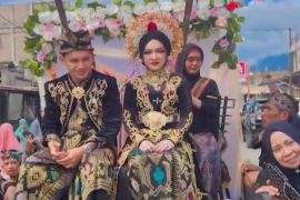 Pemain Timnas Indonesia Witan Sulaiman menikah di Palu gunakan adat Suku Sasak Lombok