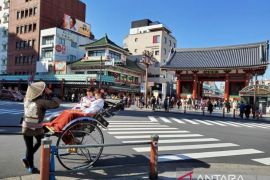 Jepang longgarkan larangan masuk bagi turis asing
