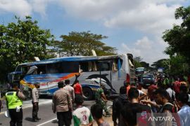 Bus Sugeng Rahayu terguling di Madiun, belasan penumpang terluka