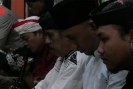Capai ketentraman bumi pertiwi melalui cangkrukan ngaji budaya
