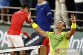 French Open- Nadal lalui ujian terberat kalahkan Djokovic di Roland Garros