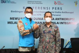KPK beri rompi biru cegah korupsi ke PLN, pertama di lingkungan badan usaha