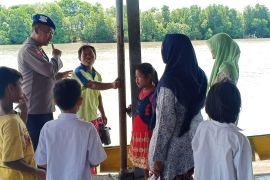 Polres Gresik gandeng BPBD sosialisasikan antisipasi banjir rob