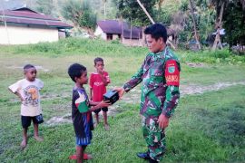 Babinsa Biak Utara bangun kemanunggalan TNI AD bersama anak usia dini
