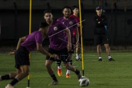 Latihan timnas Indonesia jelang lawan Bangladesh Page 1 Small