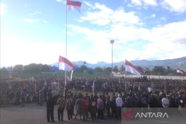 Warga antusias dengar pidato Wapres Ma'ruf Amin di Deklarasi Papua Damai