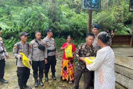 Polda Jambi gelar bakti sosial warga Suku Anak Dalam