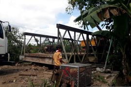Tiang pancang Jembatan Ngadi Kediri diperkuat