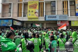 Kenaikan tarif ojek online ditunda