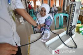 Calon haji  disarankan banyak minum guna hindari dehidrasi saat berhaji