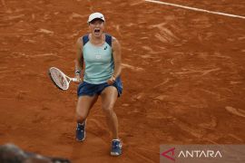 Juara French Open Swiatek terbuai oleh dukungan Lewandowski