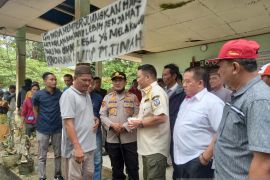 Bupati Bangka Selatan minta penambangan bijih timah laut dihentikan