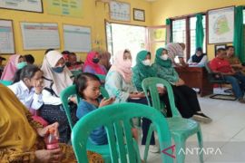 Bhabinkamtibmas ajak masyarakat hadiri sosialisasi cegah kekerasan