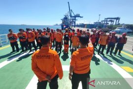 Pencarian korban KM Ladang Pertiwi dibagi 4 sektor