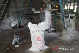 Solar subsidi mahal, harga tepung sagu di Meranti melonjak