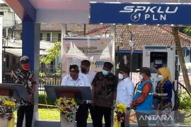 Menko Marves Luhut resmikan SPKLU di Borobudur