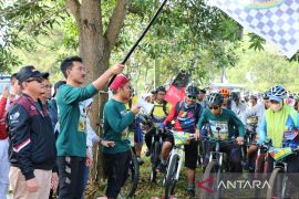 Saidi lepas ratusan pesepeda jajal wisata alam di Aranio