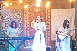 Grup band perempuan "ISVARA" gelar  showcase perdana bertajuk "Kelana"