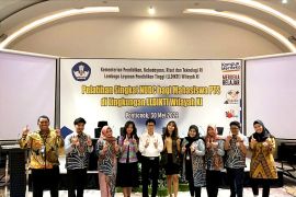 LLDIKTI XI fasilitasi pelatihan singkat kompetisi debat mahasiswa tingkat internasional