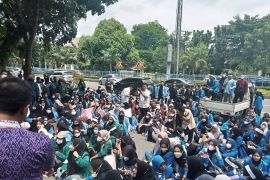 Mahasiswa dan dosen psikologi di Riau turun ke jalan