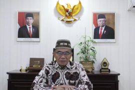 Minister urged private universities make a real contribution to HR development