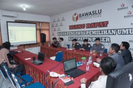 Bawaslu Kabupaten Paser bekali staf penanganan pelanggaran Pemilu