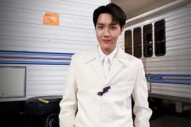 Bintang K-pop J-Hope BTS jadi penampil utama di festival Lollapalooza