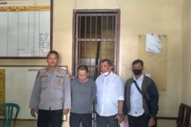 Polda Maluku serahkan tersangka tambang emas Gunung Botak ke Kejati