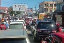 Gempa, ribuan warga tinggalkan kota Mamuju