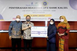 UPZ Bank Kalsel beri beasiswa  92 mahasiswa UNISKA