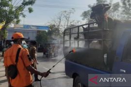 BPBD Pamekasan gencarkan penyemprotan disinfektan untuk cegah PMK