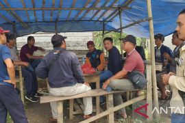 Warga Entabuk Sekadau sudah lama nantikan penerangan listrik PLN