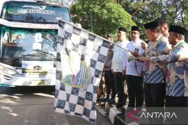 Pemkab Bekasi lepas keberangkatan 404 jamaah calon haji kloter pertama