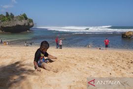 Gunung Kidul membuka objek wisata dengan kunjungan wisatawan 100 persen