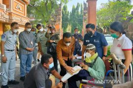 Jasa Raharja serahkan bantuan bagi penyandang disabilitas di Bali