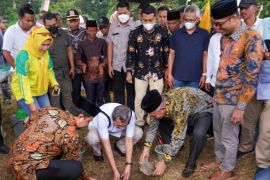 Pembangunan Jembatan Gantung Siak Hulu dimulai