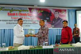 Bahas percepatan pembangunan bersama anggota DPR RI, Bupati Meranti kumpulkan seluruh kades
